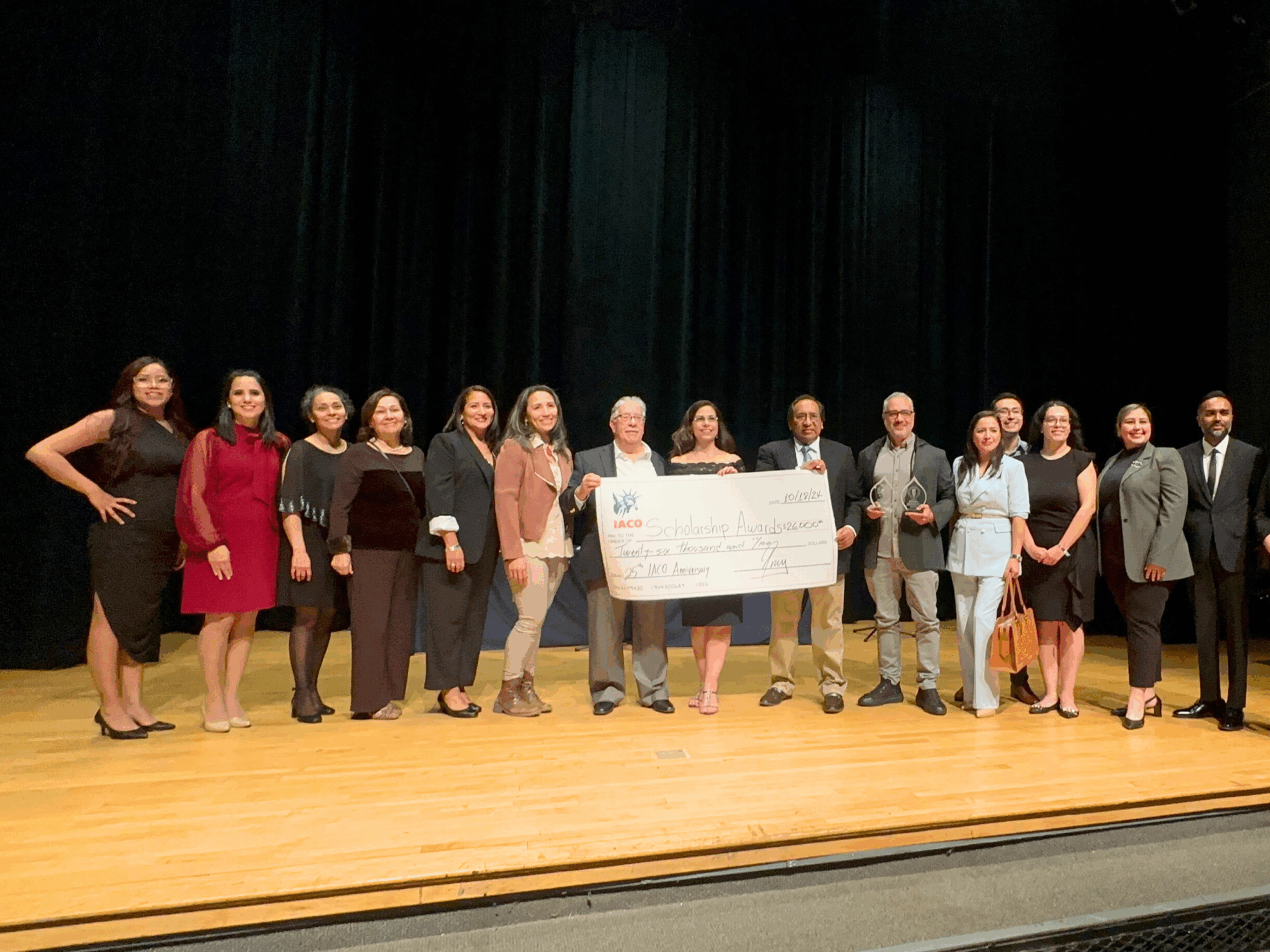 Nuestra junta directiva y miembros del equipo de IACO participaron en la gala de entrega de Becas 2024, un evento que otorgó apoyo financiero a estudiantes inmigrantes del Passaic County Community College.